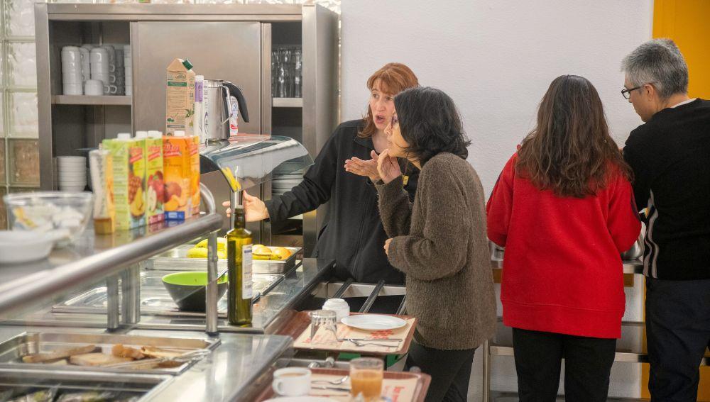 Cantina amb persones